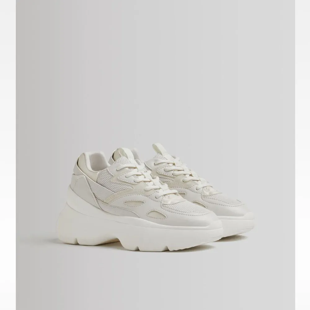 Bershka- Contrast XL sole trainers