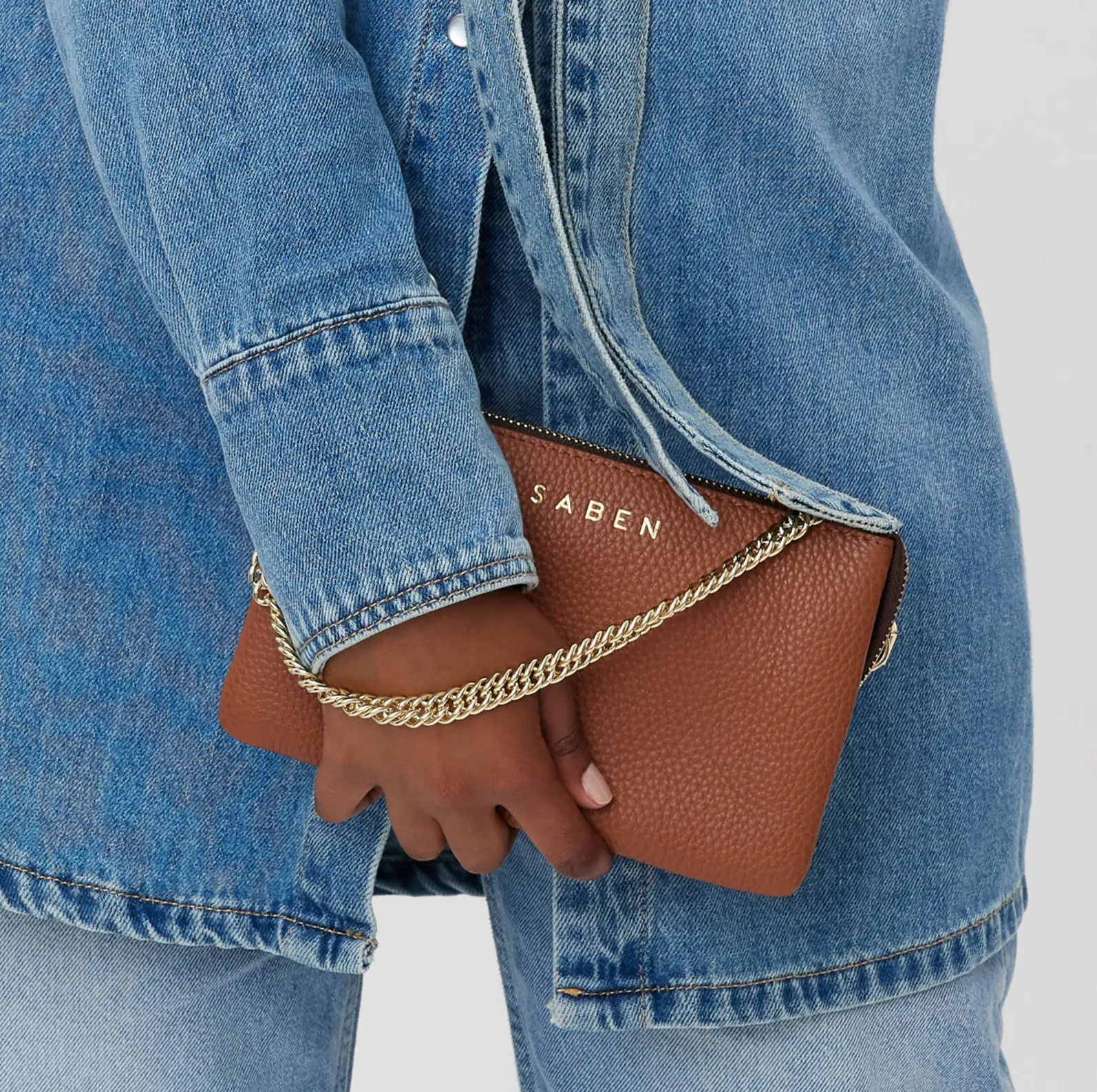 Chain Feature Handle (Gold Curb)