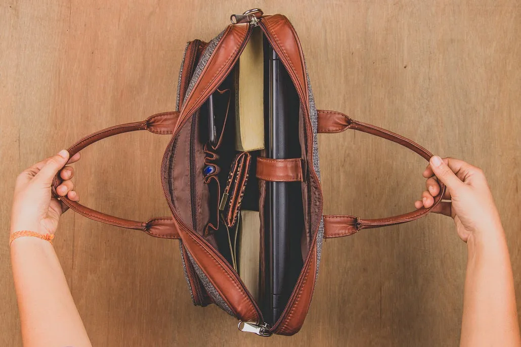 Daisybush - Laptop Bag & Chain Wallet Combo