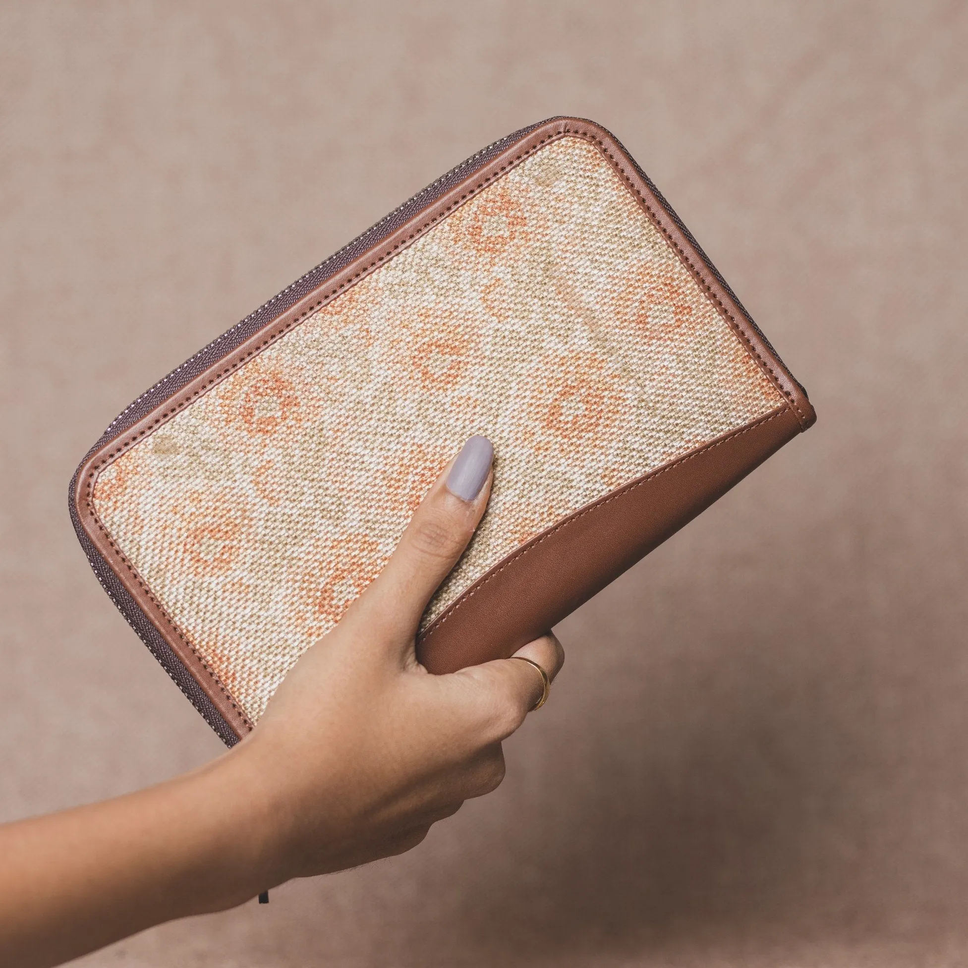 Daisybush - Laptop Bag & Chain Wallet Combo