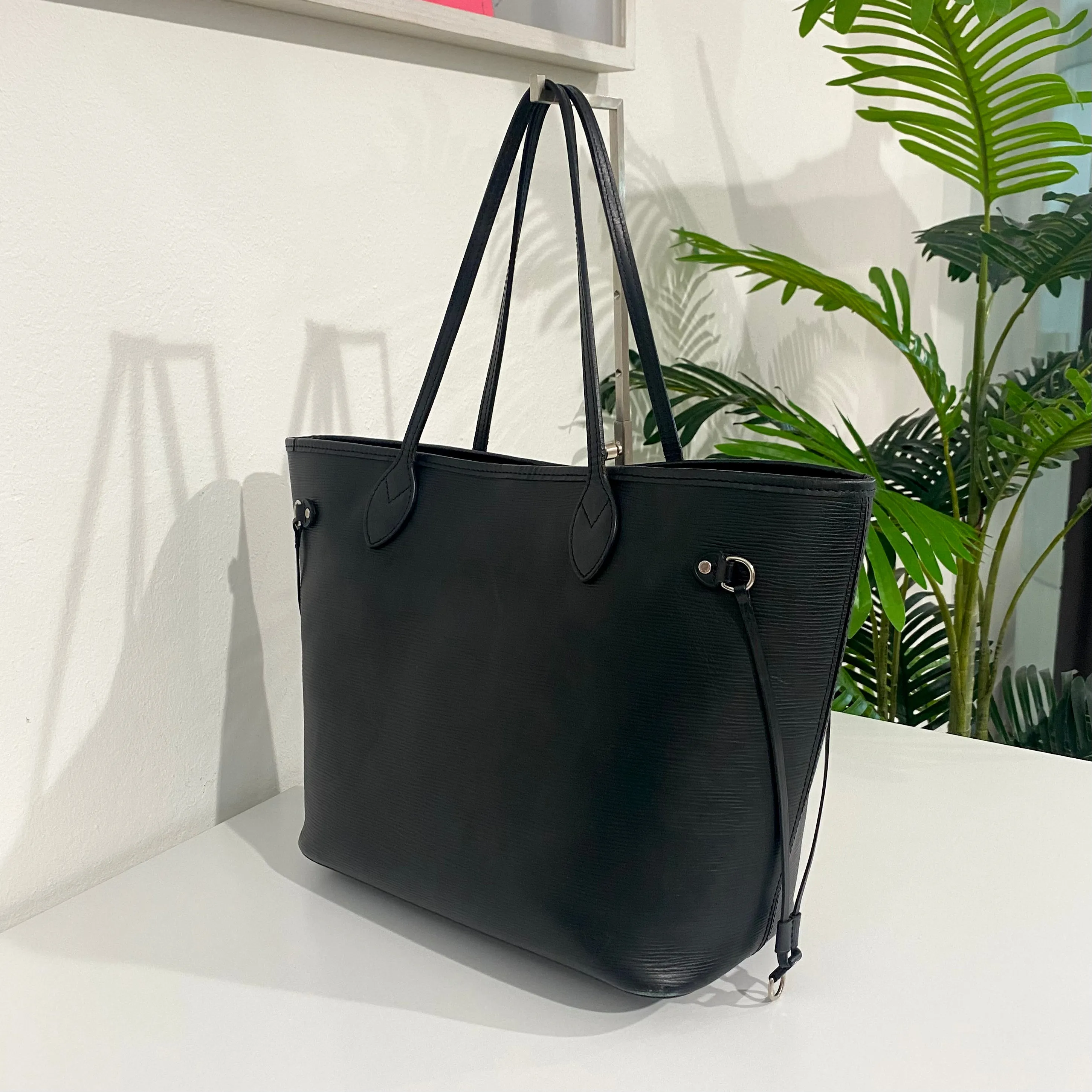 Louis Vuitton Black Epi Neverfull MM w Pouch
