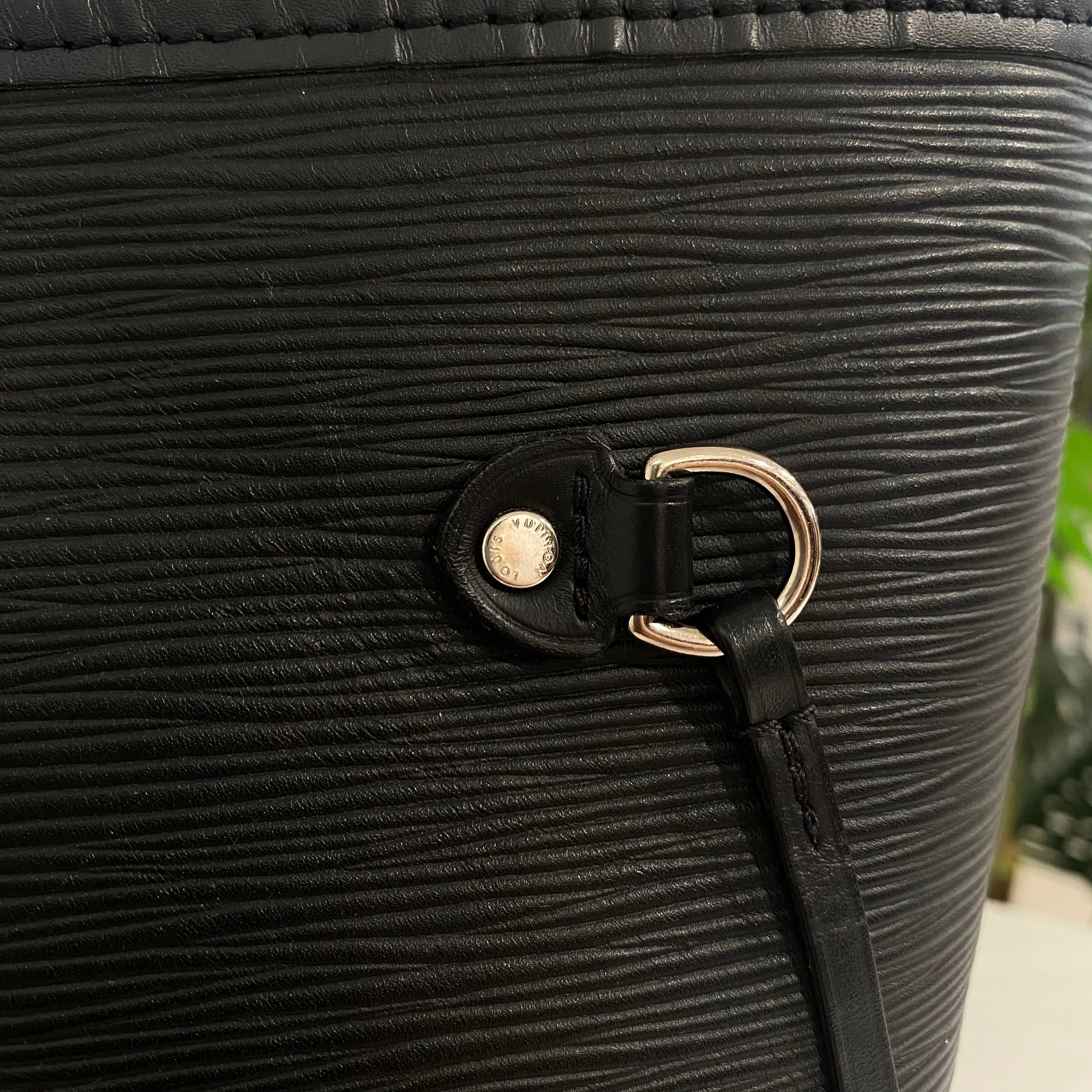 Louis Vuitton Black Epi Neverfull MM w Pouch
