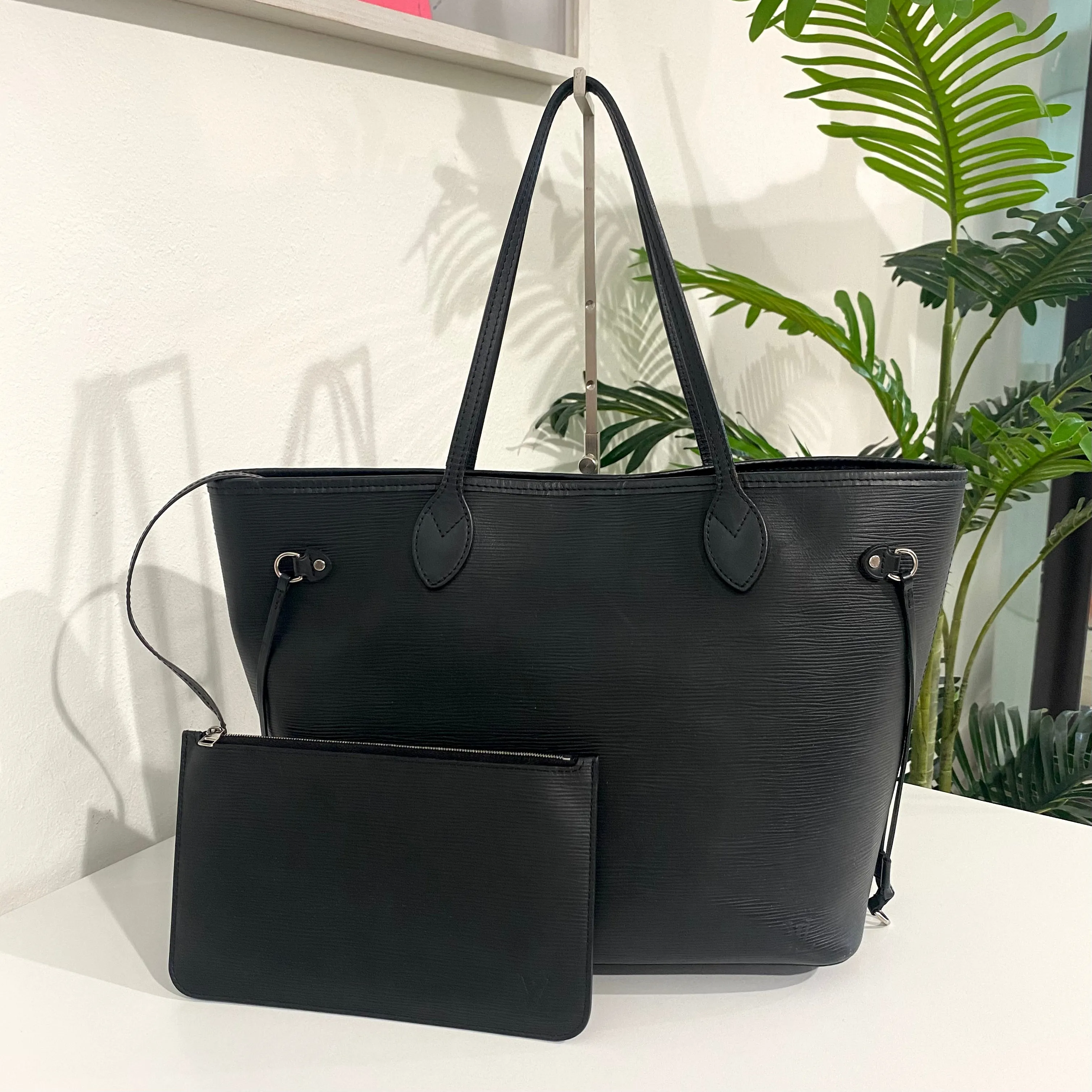 Louis Vuitton Black Epi Neverfull MM w Pouch
