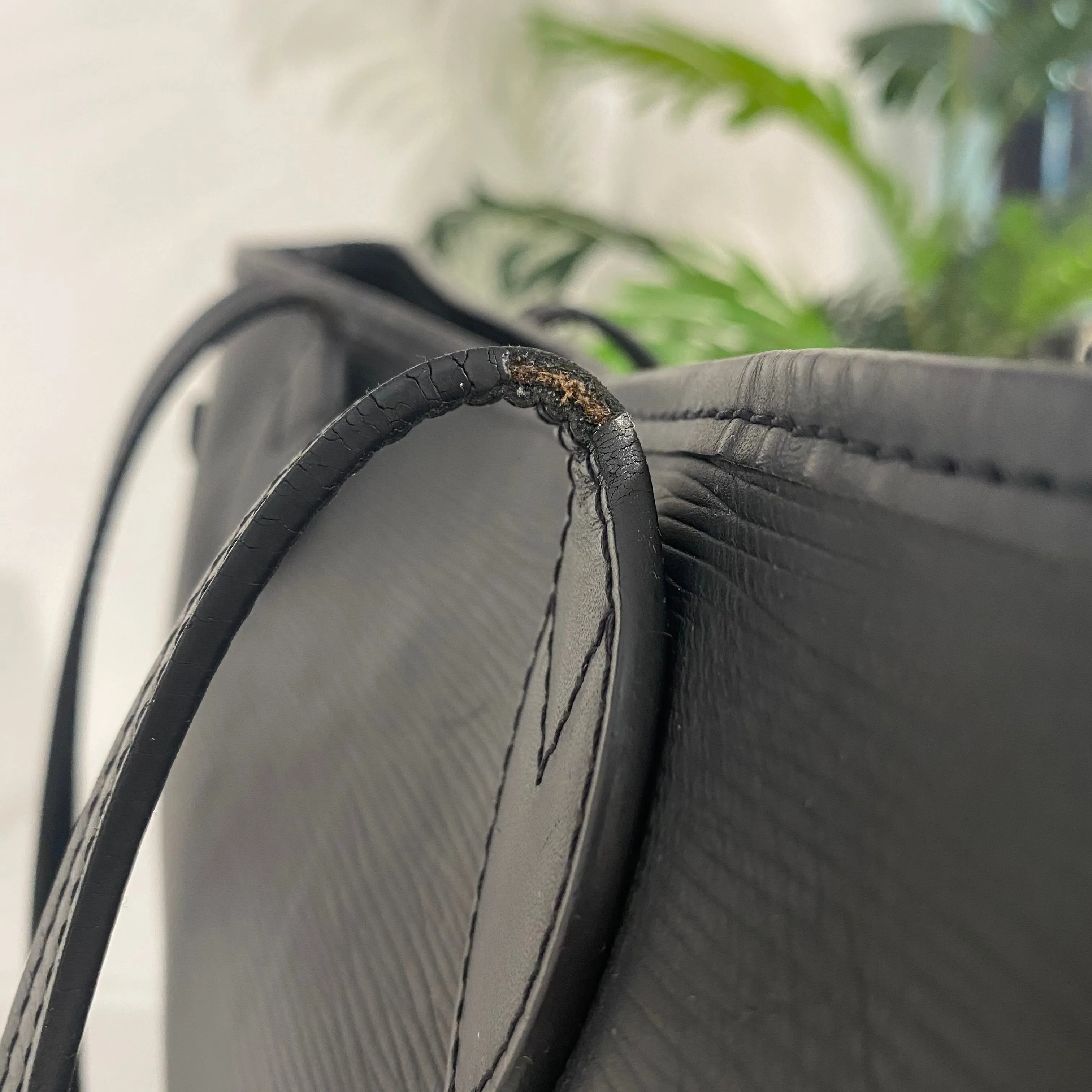 Louis Vuitton Black Epi Neverfull MM w Pouch
