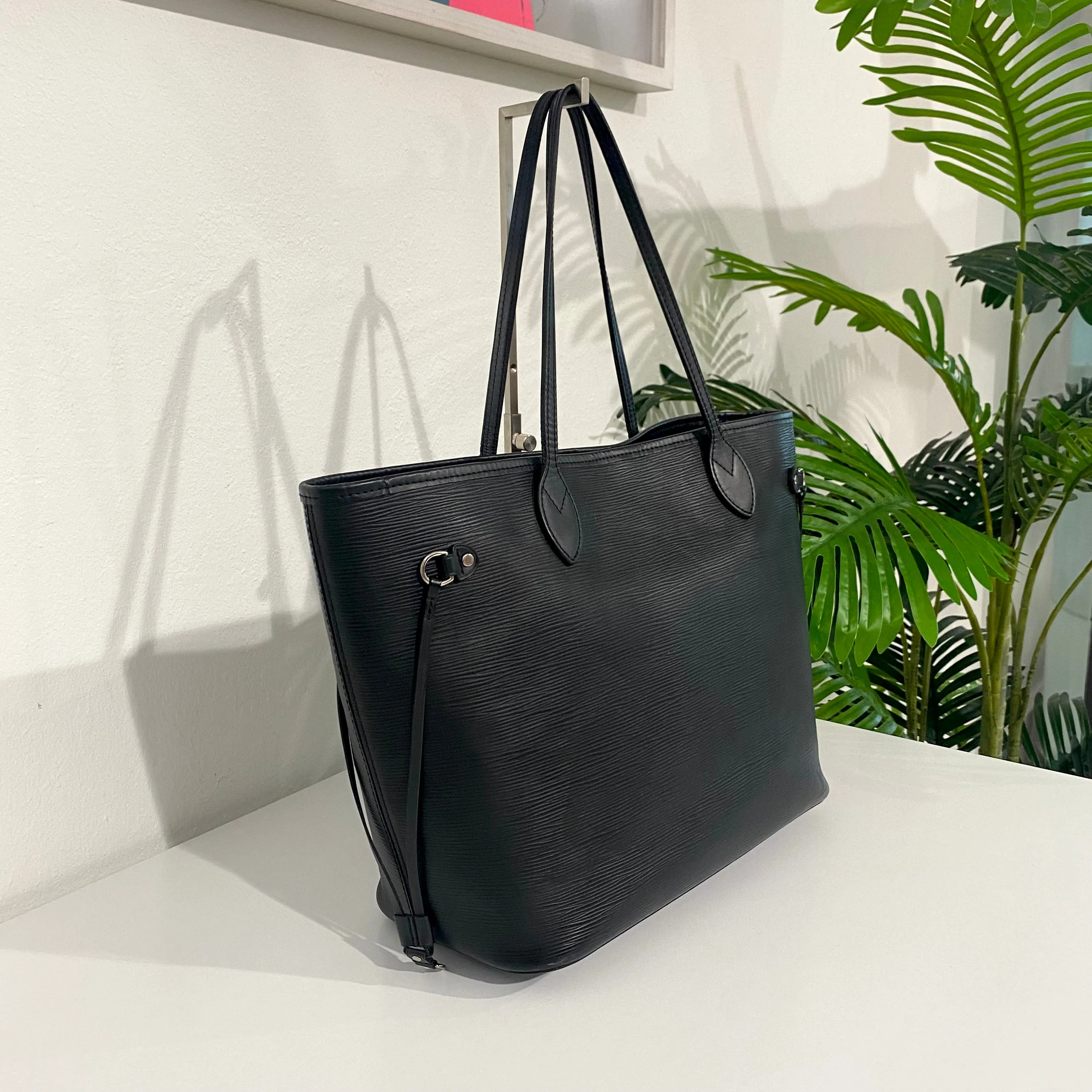 Louis Vuitton Black Epi Neverfull MM w Pouch
